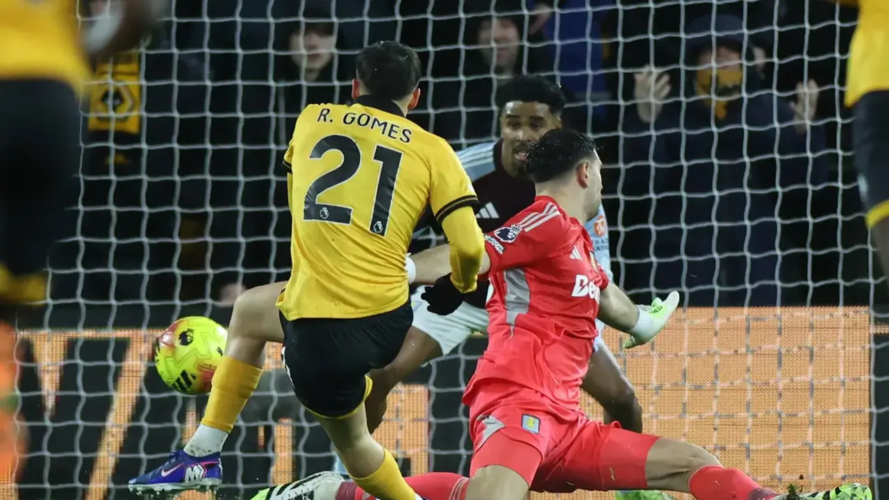 ولفرهامبتون يباغت أستون فيلا ويقتنص فوزه الثاني بمنافسات الدوري الإنجليزي الممتاز